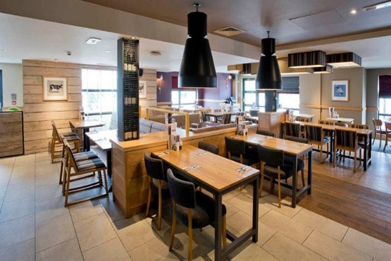 Premier Inn Stirling City Centre Exteriör bild
